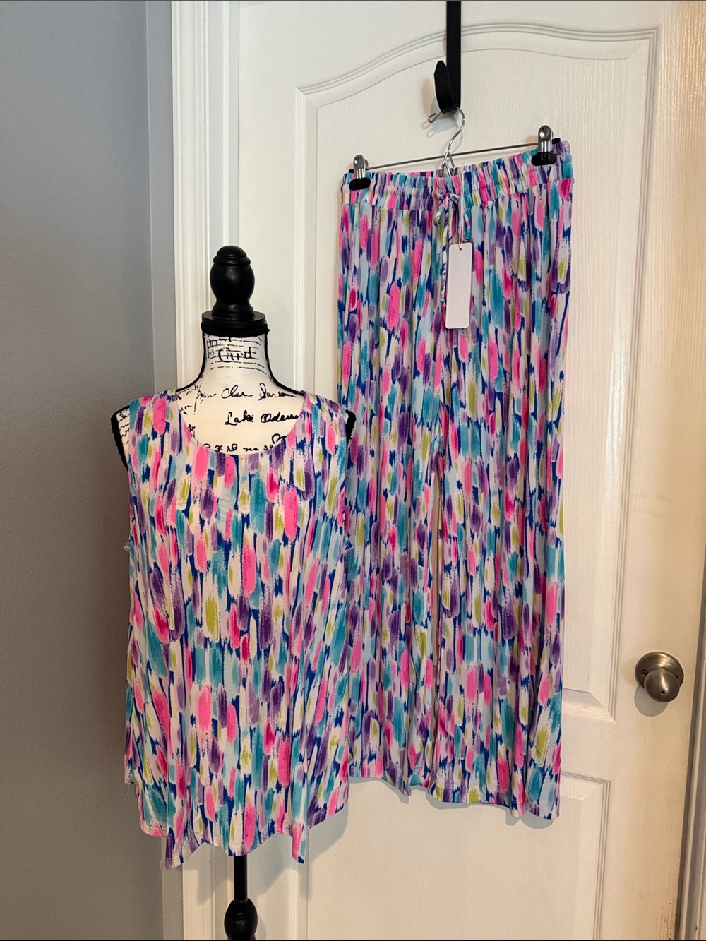 Dear Scarlett Boutique Sleeveless Brushstroke Print Tank Top and Pant Set - Picture 3 of 14